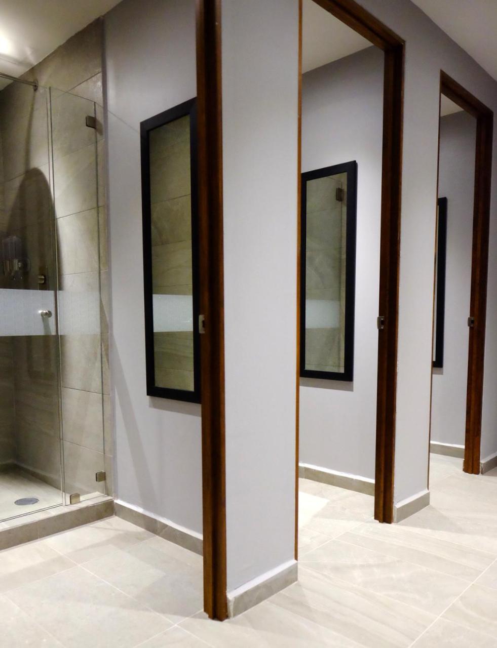 Izzzleep Aeropuerto Terminal 2 Hôtel capsule